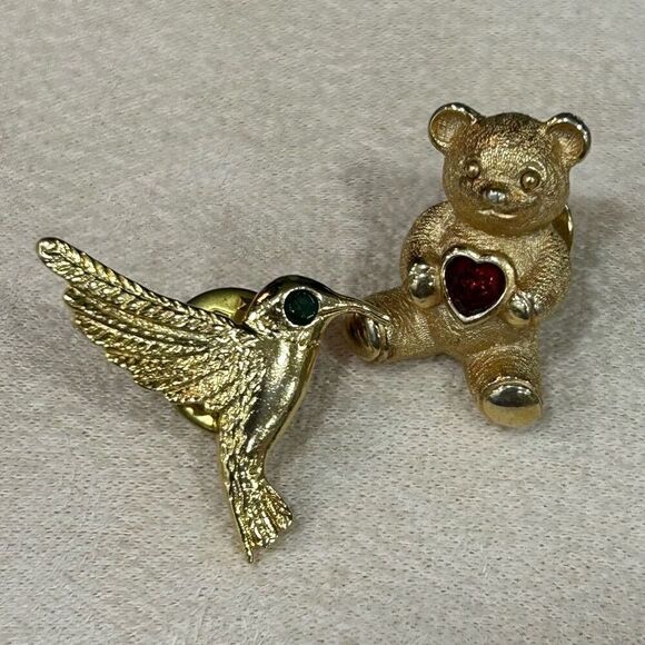 Vintage Avon Gold Tone Bear Red Rhinestone Hummingbird Green Eye Set of 2 - Picture 7 of 10